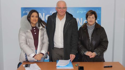 Laura Salgado, Santiago Freire y Beatriz Rosende dieron una rueda de prensa para valorar los presupuestos del 2026 del Concello de Noia.