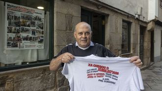 Calistro se jubil&oacute; y se despidi&oacute; del Xa Chegou, la taberna que regent&oacute; desde el 2001, con una fiesta&nbsp;a la que muchos clientes llegaron con una camiseta sorpresa