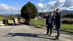 El alcalde y el concejal de obras visitaron la zona para supervisar el inicio de los trabajos.