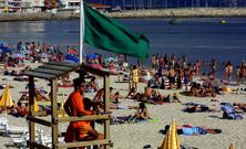 Los socorristas continuar�n velando por la seguridad de los ba�istas -Silgar, en la foto- en las playas m�s concurridas. 