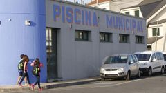 Exterior de la piscina cubierta municipal, en la zona de A Pinguela