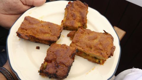 La empanada de zamburiñas llega desde Ons cada día