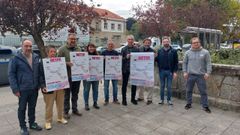 Dirigentes del BNG presentaron la propuesta el metro ligero frente a la estaci&oacute;n de San Francisco.