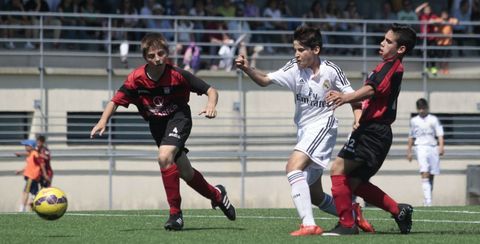 La Escola de Ftbol Laln se enfrent a dos de los tericos aspirantes al ttulo, el Real Madrid (en la foto) y Barcelona. 