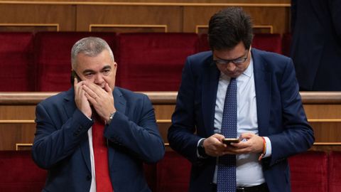 Santos Cerdn, secretario de Organizacin del PSOE y el director del Gabinete del Presidente del Gobierno, scar Lpez 