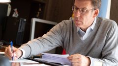 Feijoo perfilando los detalles de su discurso del debate de la autonom�a, que arranca este mi�rcoles