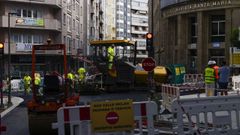 Obras de asfaltado de calles en el centro de Ourense.