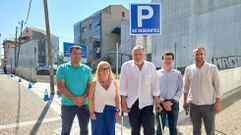 El alcalde de Sanxenxo, Telmo Martn, con varios concejales del gobierno local, present el prking para residentes en Portonovo