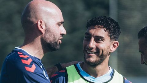 Claudio Gir�ldez y Sebasti�n C�ceres, en el entrenamiento del Celta de este s�bado.