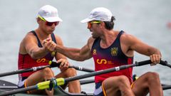 El remero moa��s Rodrigo Conde (derecha) y el noiense Caetano Horta.