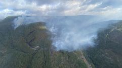 El incendio de Front�n (Pant�n) tal como se ve�a esta ma�ana desde el helic�ptero de una de las brigadas de bomberos forestales que trabajaron en las tareas de extinci�n