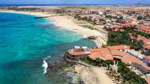 Vista aérea de la playa de Santa María en la Ilha do Sal