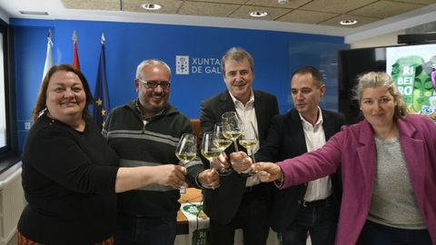 Presentacin de la feria, con el alcalde de Ribadavia, Csar Fernndez, el delegado territorial de la Xunta en Ourense, Manuel Prado, y el presidente del Consejo Regulador, Juan Manuel Casares, en el centro