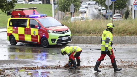 Imagende archivo de profesionales del servicio de bomberos de Santiago