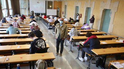Estudiantes del IES As Telleiras de Nar�n, en el Aula Magna de Humanidades
