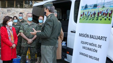 La ministra Robles, el pasado 31 de diciembre durante su visita aun equipo m�vil de vacunaci�n, en el Instituto de Medicina Preventiva de Defensa, en Madrid  