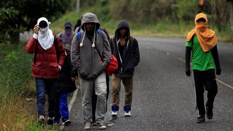 Un millar de migrantes integran la caravana que el lunes parti� de Honduras