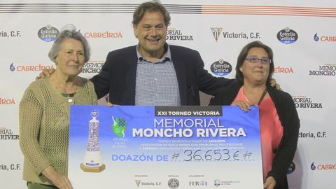Ignacio Rivera con las representantes de Aspaneps y Asfedro