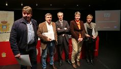 Jos� Antonio P�rez, Manuel Ruiz, Ignacio Villar, Mar�a Jos� Casais y Ana Gerpe, a la conclusi�n del foro. 