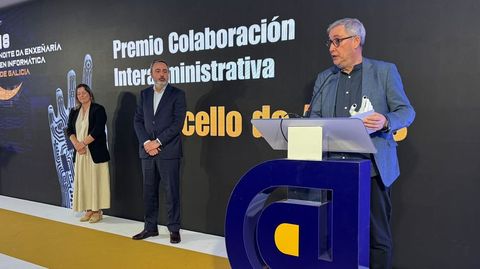 El alcalde de Ames, Blas Garc�a, fue el encargado de recoger el premio en la gala de los ingenieros inform�ticos en Santiago