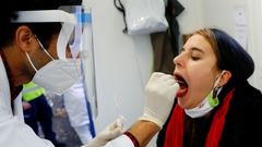 Recogida de muestras para una prueba PCR en Viena
