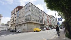 Los okupas estuvieron m�s de un a�o sin pagar en un piso de este edificio, en la r�a R�o Narla con Illas Canarias