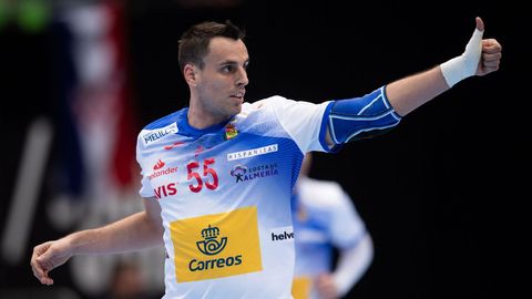 Figueras, en un lance del partido contra Bar�in