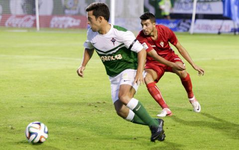 El coru��s Diego Vela vuelve al once para que el Racing aproveche su desborde en la banda derecha del ataque. 