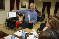 Hip�lito Cabezas, director de la Escola de Gaitas, tom� la palabra en el pleno de ayer. 