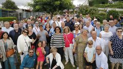 Asistentes a la Xuntanza Colomb�fila celebrada este s�bado, organizada por Francisco V�zquez Loureiro (en el centro de la foto, detr�s de la concejala Pilar Lueiro)
