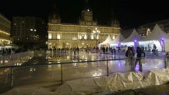 Pista de patinaje sobre hielo en la plaza de Mar�a Pita de A Coru�a. 