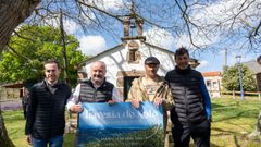 El alcalde de Culleredo, Jos� Ram�n Rioboo, en la presentaci�n de la Traves�a do Xalo, con miembros de Castelo Deporte.

