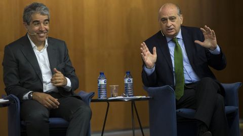 Francesc Homs y Jorge Fernndez Daz durante un debate electoral celebrado este mes en Barcelona