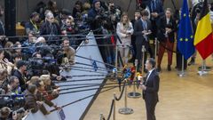 Alexander de Croo habla con la prensa en la pasada cumbre de diciembre.