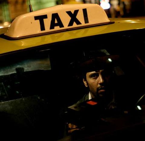 El protagonista de la pel�cula es un taxista �rabe en Estados Unidos.