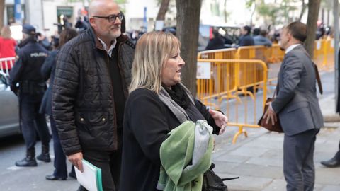Lluis Corominas y Ramona Barrufet, dos de los miembros de la Mesa del Parlament. 