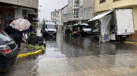 Muchos feriantes se fueron poco despu�s de montar sus puestos en A Pobra de Trives