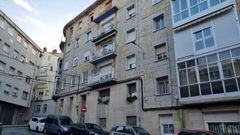 En el cuarto piso del n�mero 26 de la r�a das Camelias de Ourense se origin� el incendio.