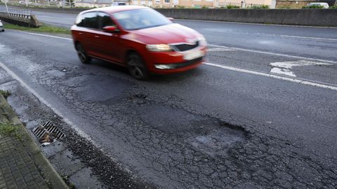 Firme en mal estado en la zona de A Pasaxe