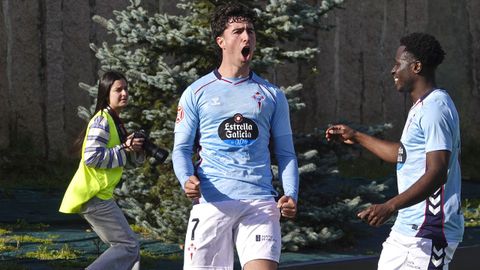 Hugo Gonz�lez y Bernard Somuah, celebrando el gol celeste frente al M�ridaa.
