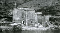 Desmontado de la antigua iglesia de Santo Estevo de Chouz�n, en el a�o 1955