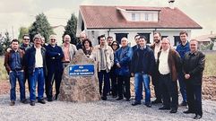 Inauguraci�n del monolito dedicado al escritor en Monforte en el a�o 2003