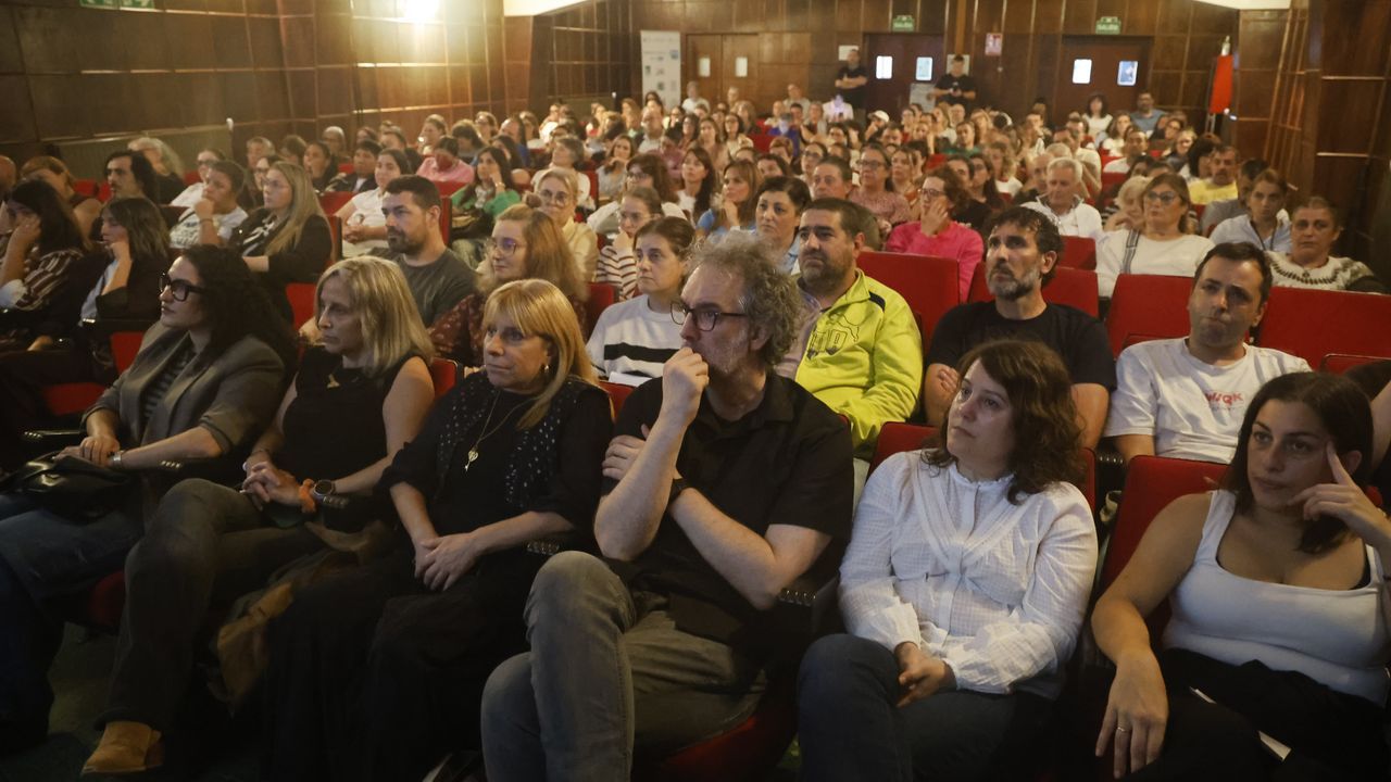 Recorren 250 kilómetros un domingo para formarse en Viveiro con uno de los especialistas en autismo con más prestigio de España
