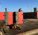 Montaje de la pontona flotante en el mulle ro-ro coru��s. 