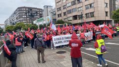 Concentraci�n de Comisiones Obreras ante la sede de la Confederaci�n de Empresarios de Pontevedra (CEP), en Vigo.