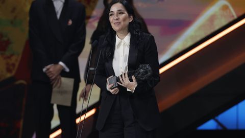 La directora Alauda Ruiz de Az�a recibe el Goya a mejor guion original.
