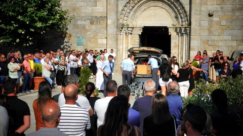 El funeral del cocinero Santiago Leyenda se celebr la iglesia de Santa Mara, en Baiona