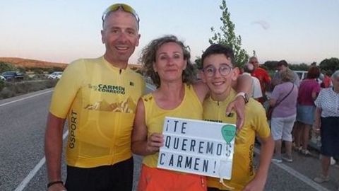 Francisco Correoso, con su mujer, Rosana, y su hijo, Fran