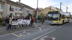 Los vecinos reclaman que se vuelva a poner la marquesina y que se reajuste la ruta de la l�nea 5 del autob�s urbano