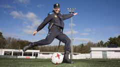 �Es m�s dif�cil ser polic�a que meter un gol�